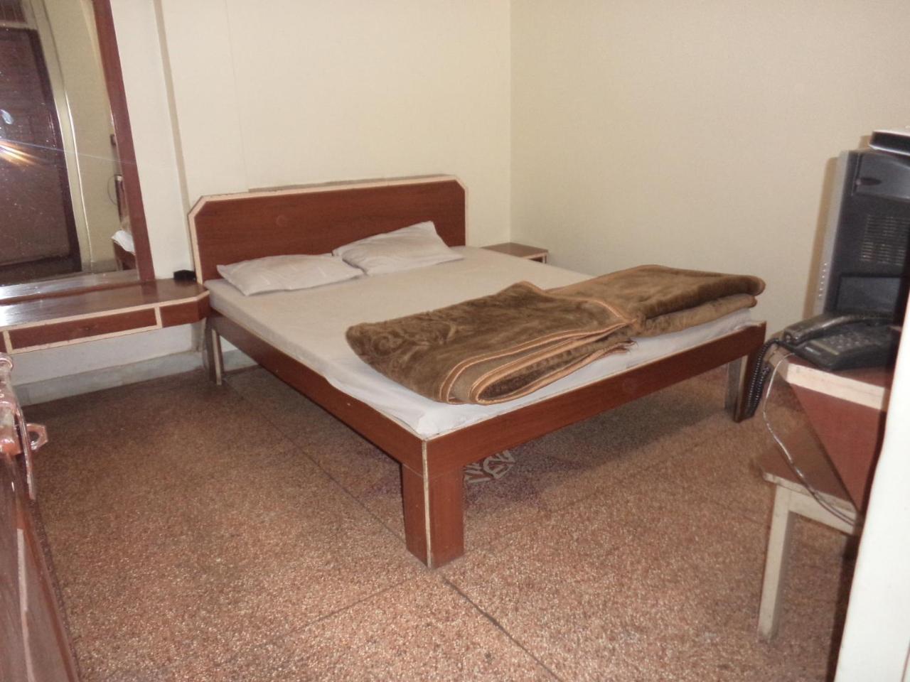 Vijay Palace Hotel Индор Екстериор снимка